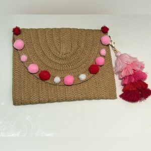 Hand Woven envelope bag with chic pink accessories!
